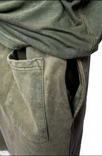 Cargar imagen en el visor de la galería, Conjunto corto verde oliva desgastado